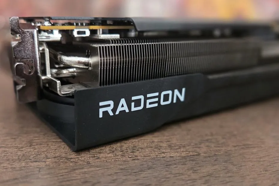 Test PNY RTX 5080 Slim OC : la carte graphique puissante et (enfin) compacte