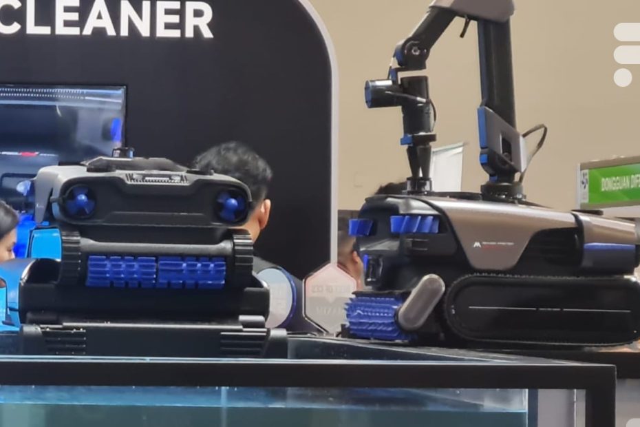 j'ai vu le robot de piscine du futur qui a un bras articulé pour servir l'apéro — Frandroid
