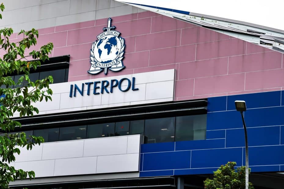 Sextorsion, arnaques sentimentales, phishing : 94 cybercriminels arrêtés lors de l'opération Synergia III d'Interpol