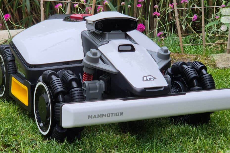 Test de la tondeuse robot Mammotion Luba Mini AWD : complète, tout-terrain et précise