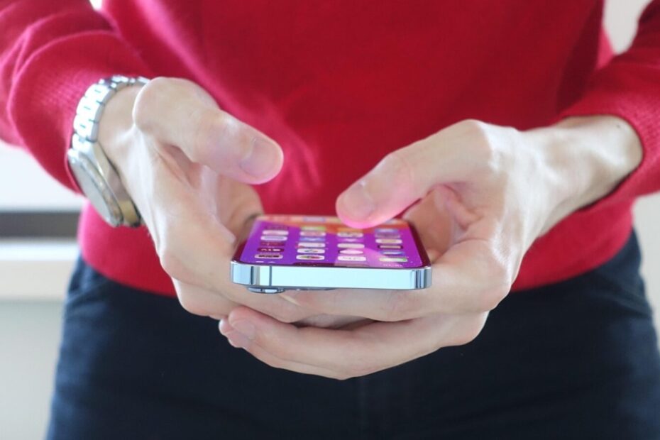 Apple alerte des utilisateurs français d'iPhone visés par des logiciels espions