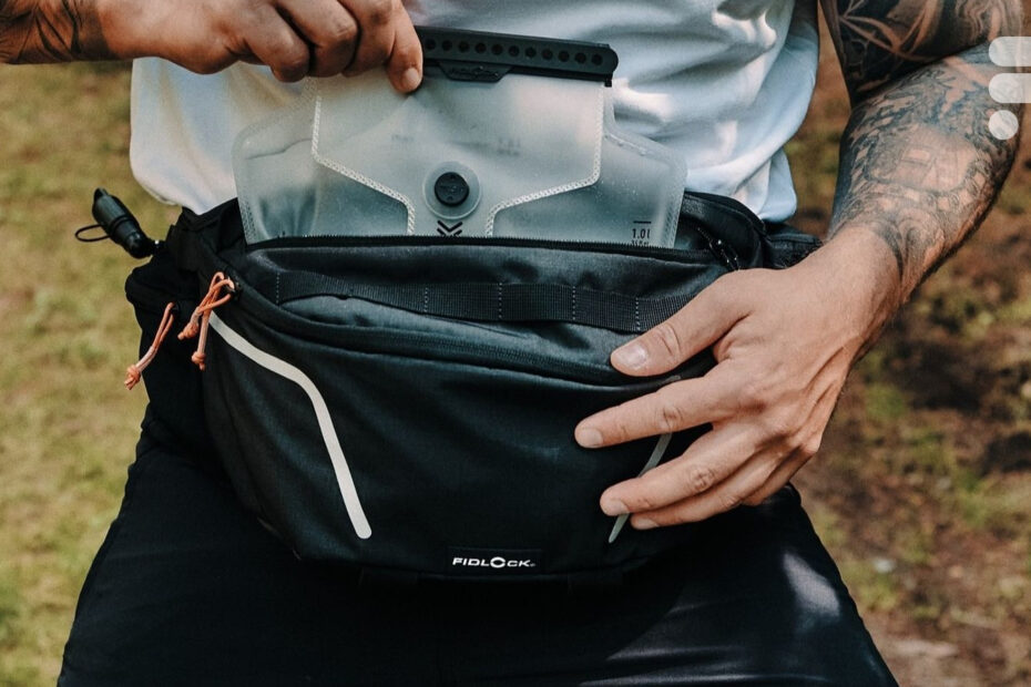 Ce sac banane très pratique sert aussi de poche d’hydratation pour vos trajets à vélo