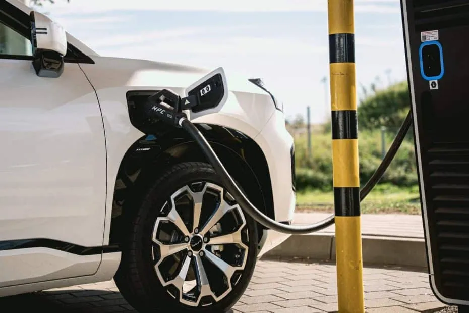 Le feuilleton Angell/Rebirth, le Royaume-Uni taxe les voiture électriques et Renault corrige la Twingo
