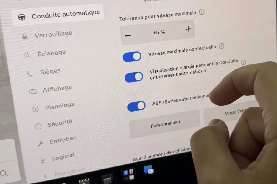 Tesla FSD : la vitesse maximale contextuelle qui inquiète la France — Frandroid
