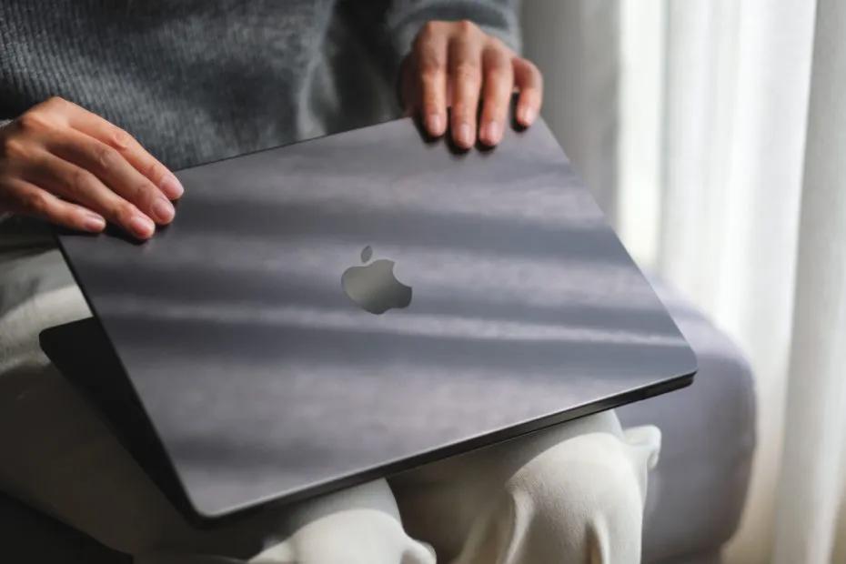 Le MacBook Pro OLED n’a jamais semblé aussi proche, et Samsung y serait pour beaucoup