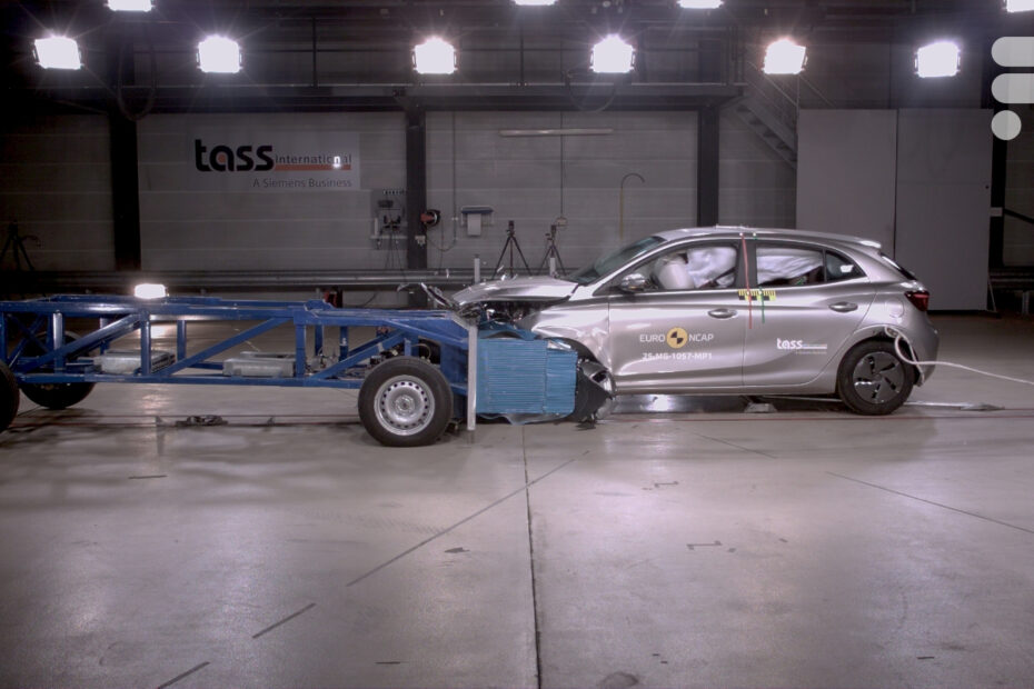 Poignées Tesla interdites, crash-test MG délicat, vélo électrique Lidl après un an d'utilisation  : le Récap’ Survoltés