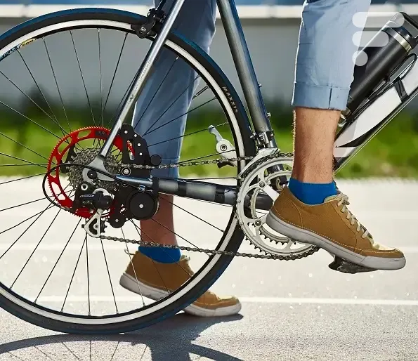 Cet ingénieux moteur transforme un vélo classique en électrique en un éclair mais attention aux contraintes