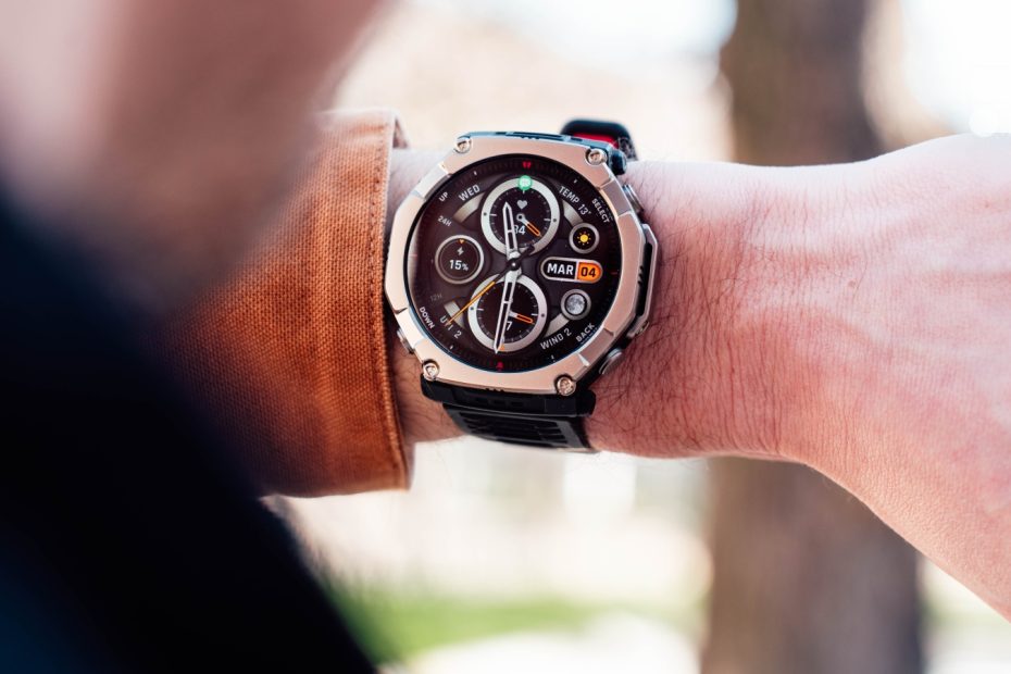 une montre outdoor solide, massive et ultra endurante — Frandroid