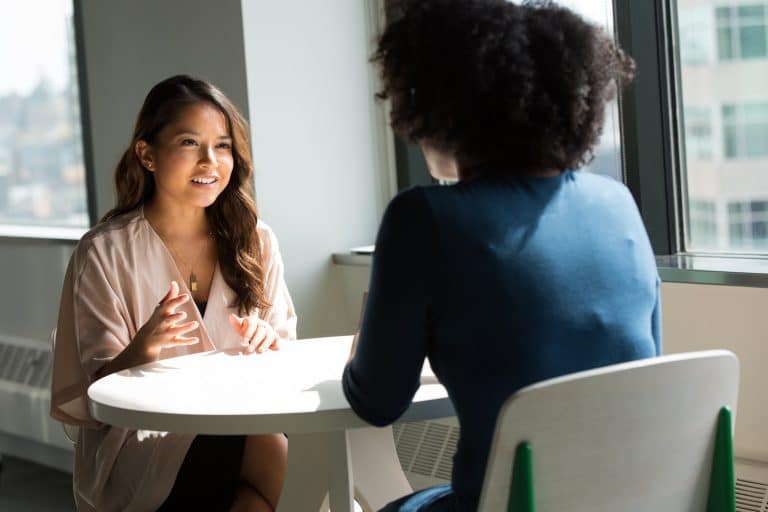 Comment mener des entretiens avec des clients qui fournissent des informations précieuses ?