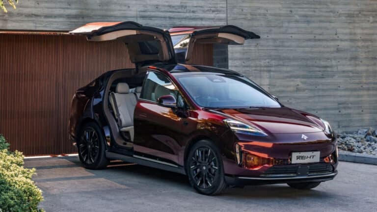 Cette copie chinoise de la Tesla Model X pourrait lui donner une énorme raclée avec sa charge ultra-rapide