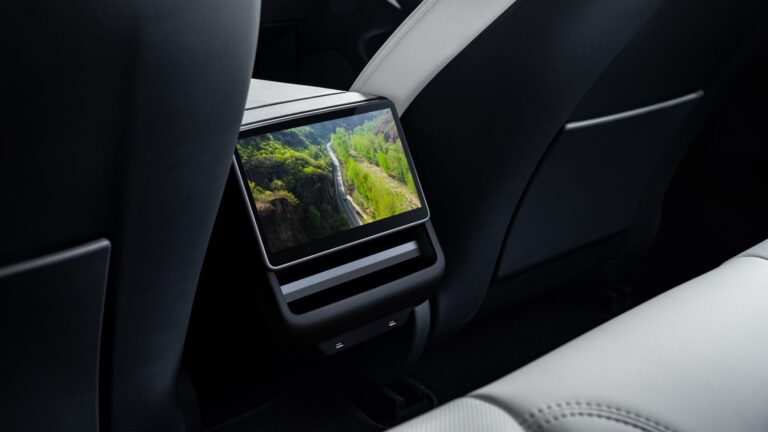 Cette nouvelle fonction des Tesla Model 3 ravira les passagers comme le conducteur