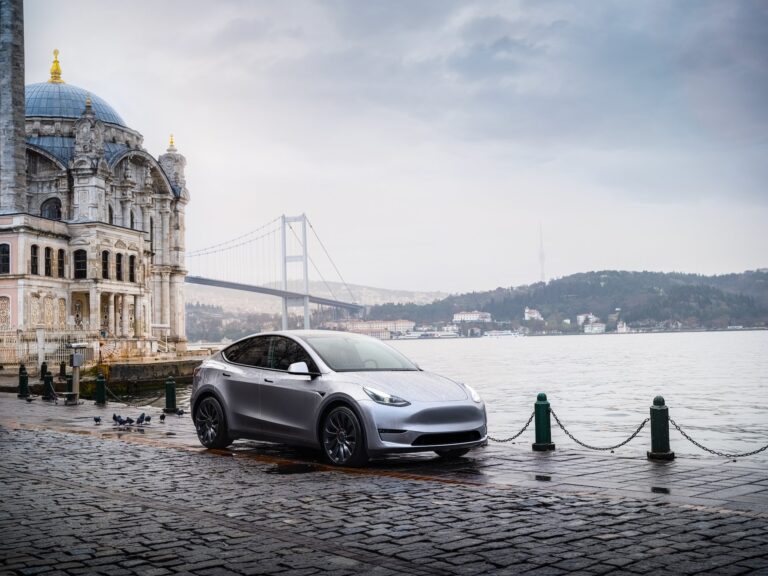 La Tesla Model Y casse outrageusement tous les records en Europe