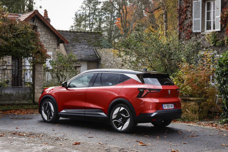 Voici les premiers essais de la Renault Scénic E-Tech électrique, et ça promet
