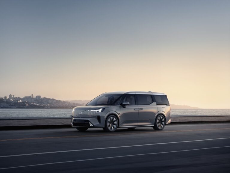 Volvo EM90, un énorme monospace électrique avec 738 km d'autonomie