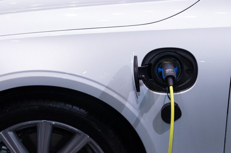 Borne Recharge Voiture Piratée