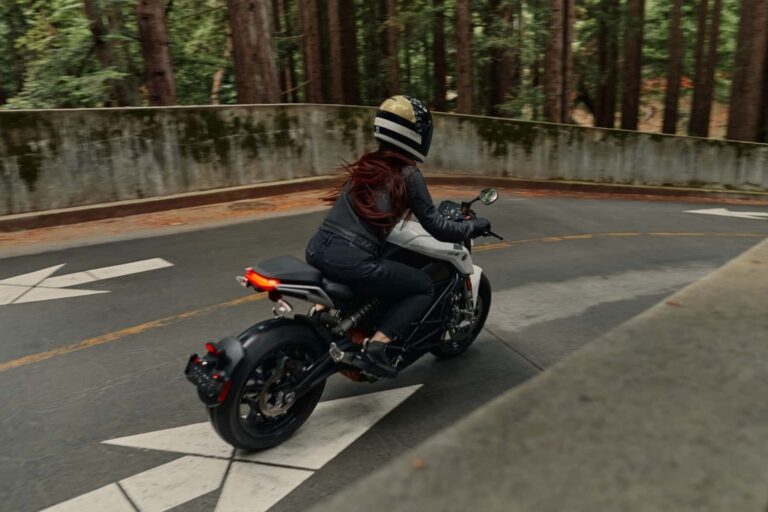 Ces nouvelles et excellentes motos électriques peuvent être conduites avec votre permis de conduire