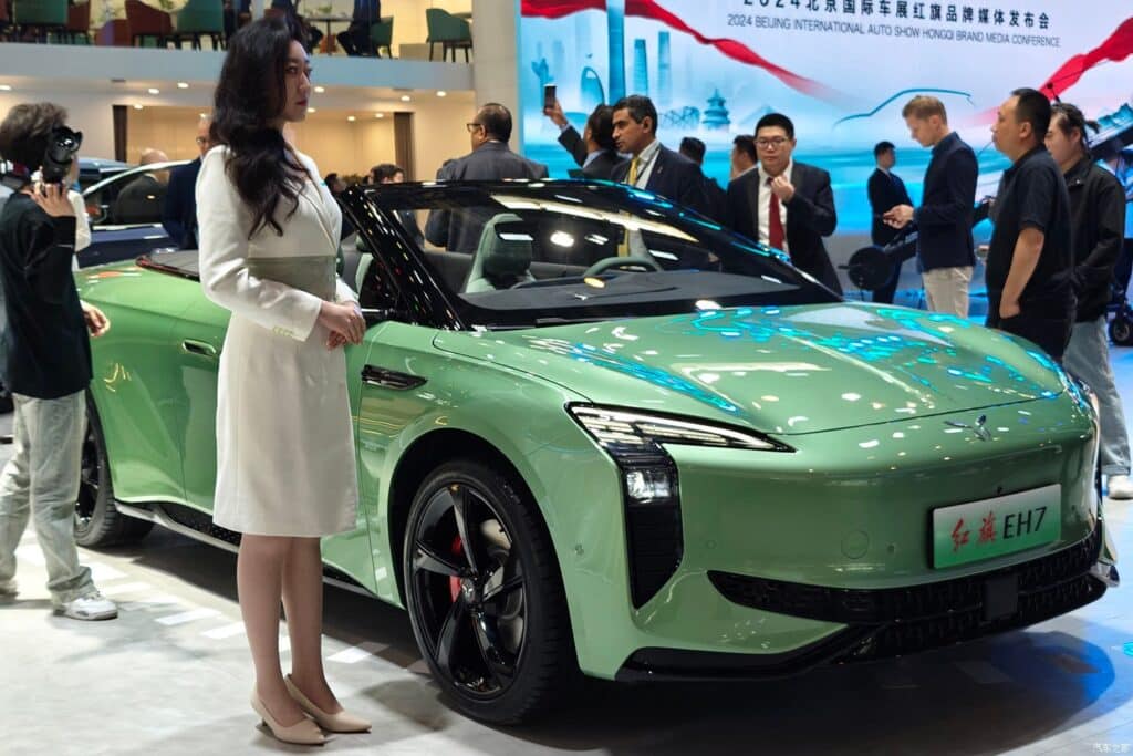 800 km d’autonomie pour l’un des premiers cabriolet électrique au monde, qui se « recharge » en moins de 5 minutes