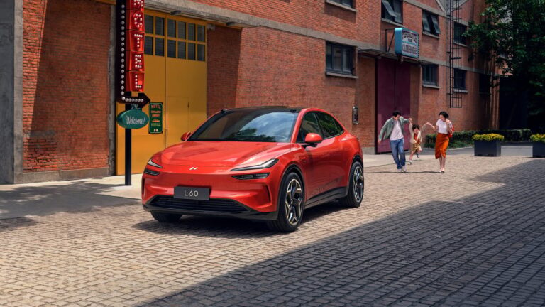 La voiture électrique "abordable" aux 1000 km d'autonomie arrive en France, Android Auto se métamorphose, Volkswagen va mal