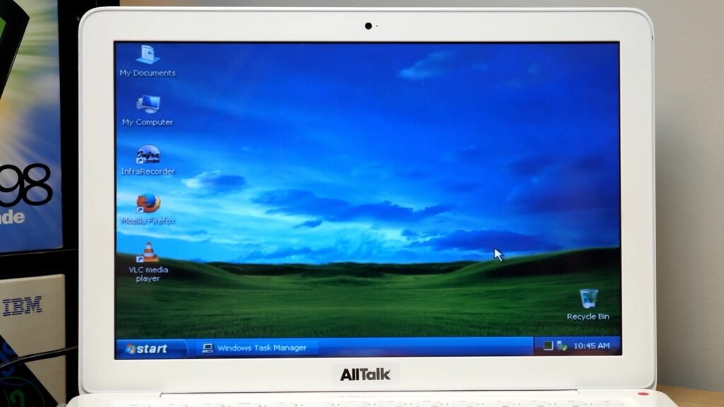 Windows XP et Half-Life dans un MacBook à écran tactile, ça ressemble à ça