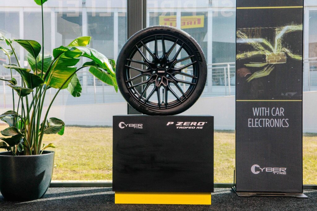 la folle promesse de Pirelli avec son Cyber Tyre