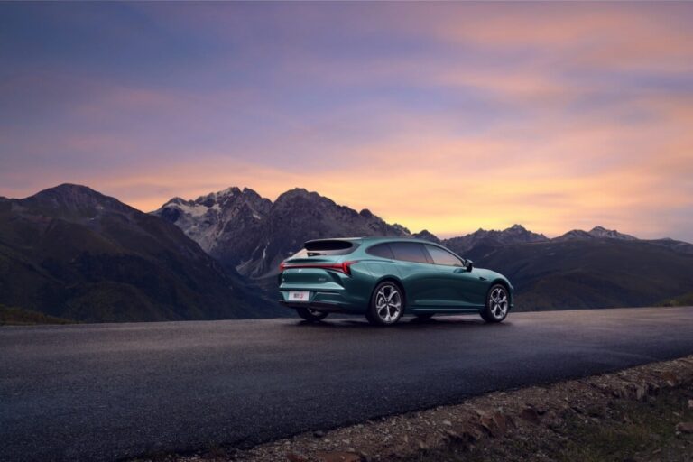 1000 km d’autonomie pour 24 000 €, du scotch dans les Tesla et les moteurs électriques mieux que le thermique selon Porsche – Le récap’ Survoltés
