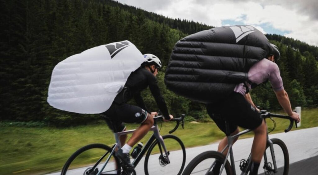 Un sac à dos pour cycliste étonnant, les usines automobiles dans le dur et une voiture électrique Renault inédite