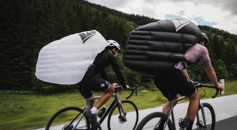 Un sac à dos pour cycliste étonnant, les usines automobiles dans le dur et une voiture électrique Renault inédite
