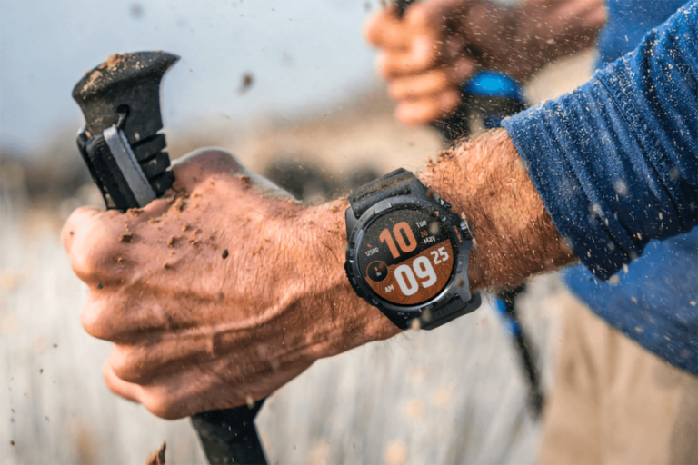 Cette montre Wear OS vient chasser sur les platebandes des modèles haut de gamme de Garmin