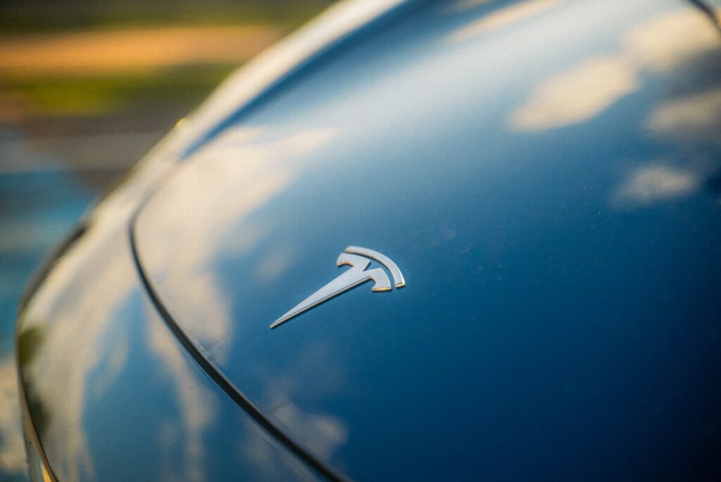 pourquoi ça n'inquiète pas Tesla