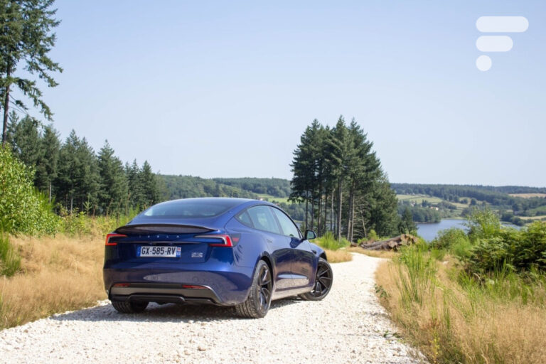 Fin de la recharge gratuite en entreprise, les ingénieurs traduisent avec Google et Tesla qui corrige l’un des principaux défauts de ses voitures – Le récap’ Survoltés