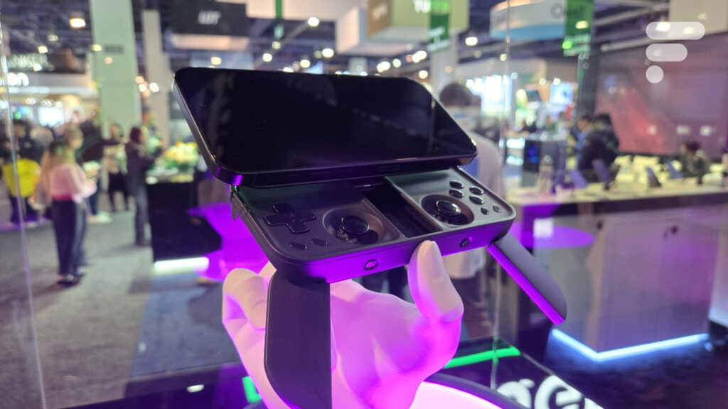 Nous avons joué avec la M-Con, une manette mobile étonnante créée par un YouTubeur