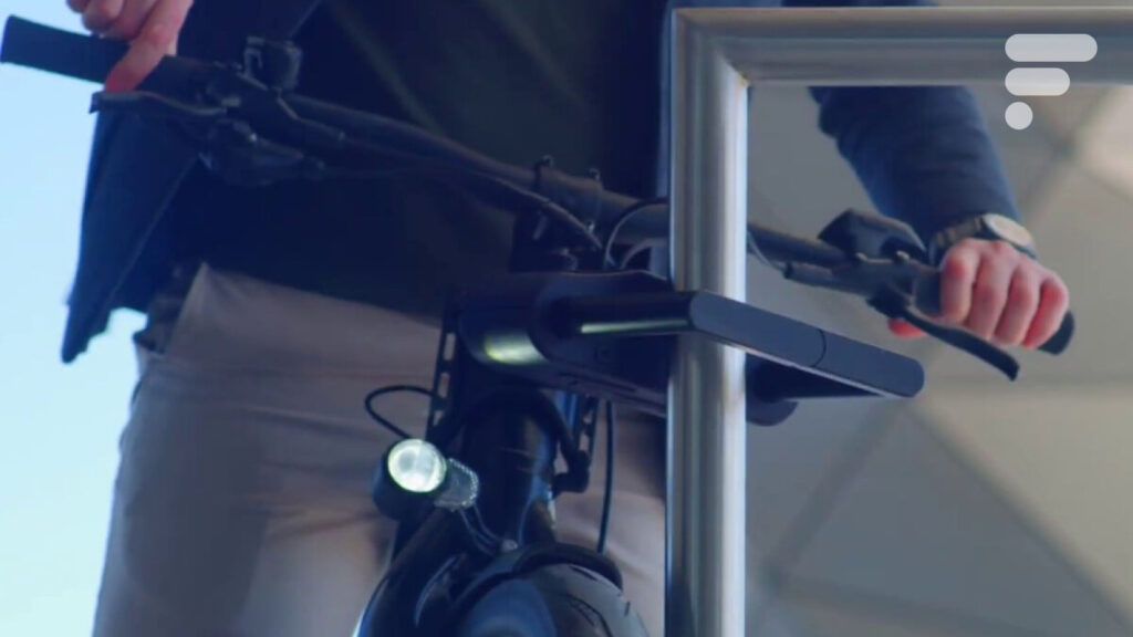Cet antivol semi-automatique pour vélos et trottinettes électriques innove avec son système d’attache inédit