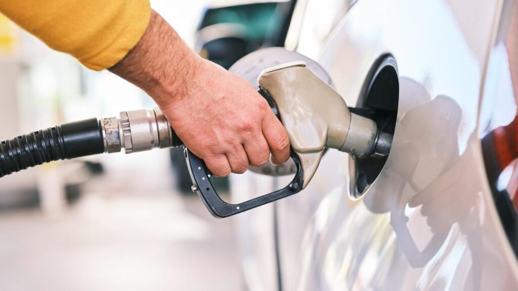comment quatre escrocs ont volé les données bancaires des automobilistes