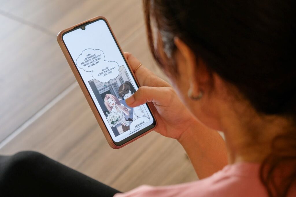 Ils cartonnent sur smartphone, mais les Webtoons peuvent-ils concurrencer les mangas traditionnels en Europe ?