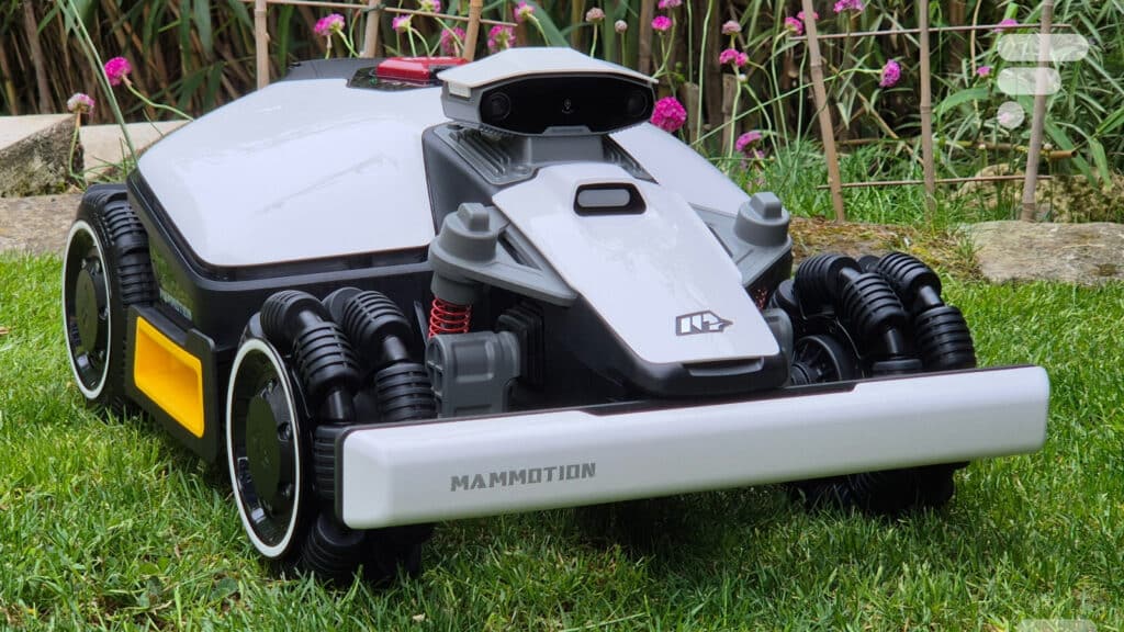 Test de la tondeuse robot Mammotion Luba Mini AWD : complète, tout-terrain et précise