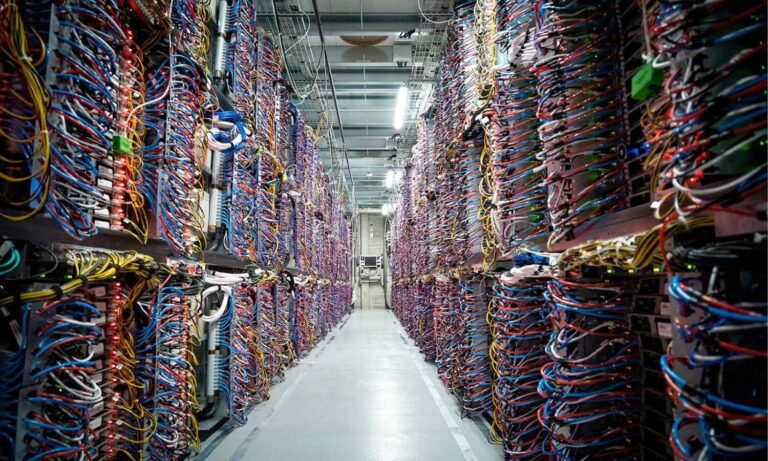 Quand l’IA consomme trop d'électricité, Google lève le pied dans ses data centers