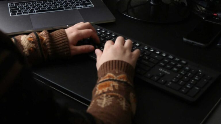 Un mystérieux hacker se fait pirater 9 Go de secrets d'État... et son identité intrigue
