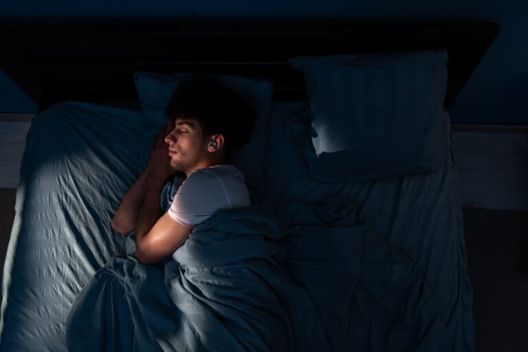 Ces "écouteurs de sommeil" sans batterie sont-ils les boules Quies du futur ?