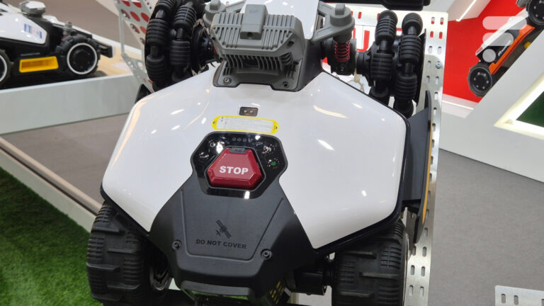 Cette tondeuse robot promet enfin d’en finir avec la corvée des bordures