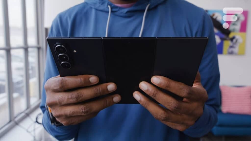 « Je comprends enfin les pliants », MKBHD a acheté un Galaxy Z TriFold et il est séduit par le format — Frandroid