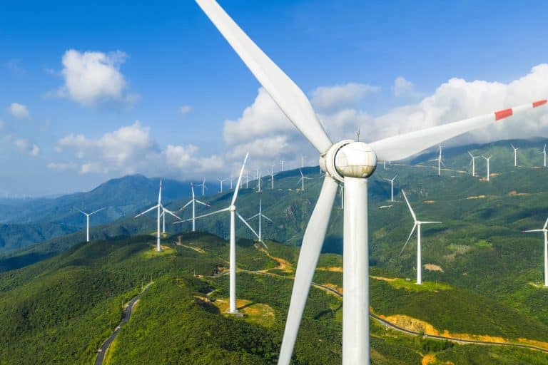 Un parc éolien français paralysé par des hacktivistes, et des infrastructures hydrauliques menacées, l'ANSSI alerte