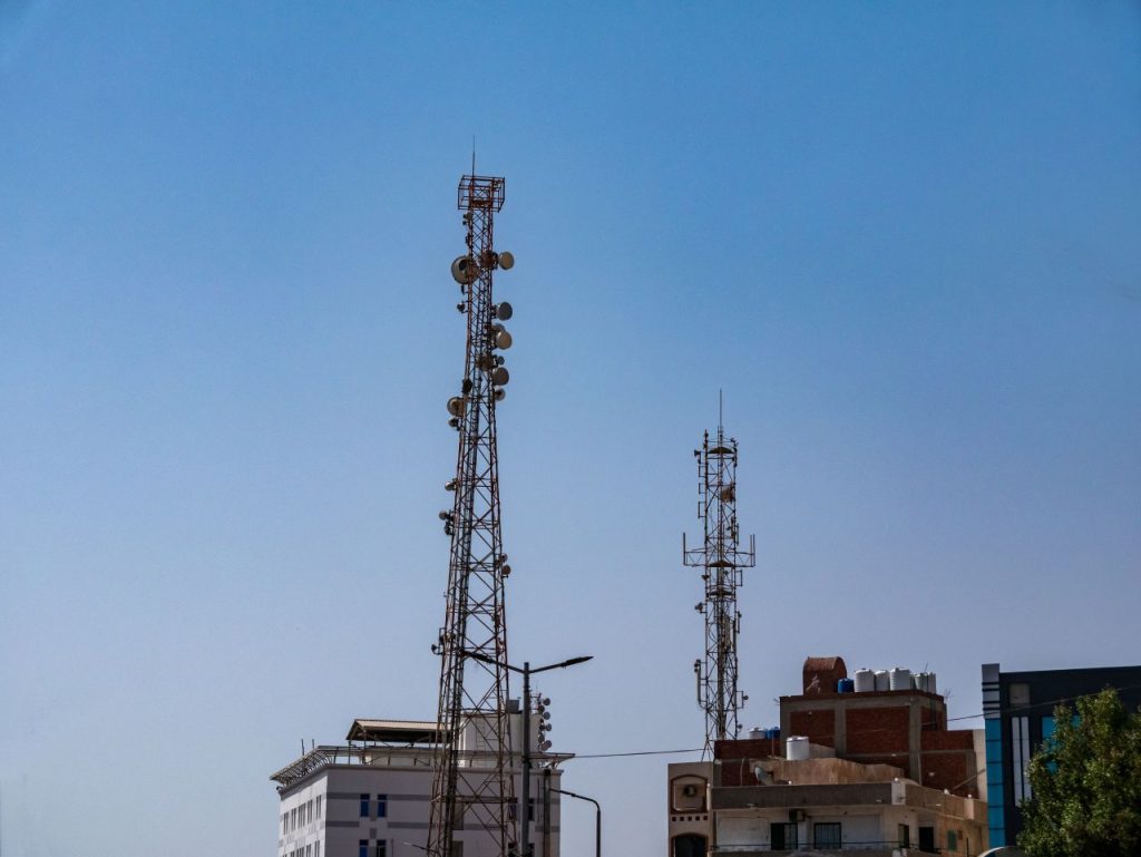 pourquoi la France vient-elle de relever son seuil d'alerte sur les ondes ?