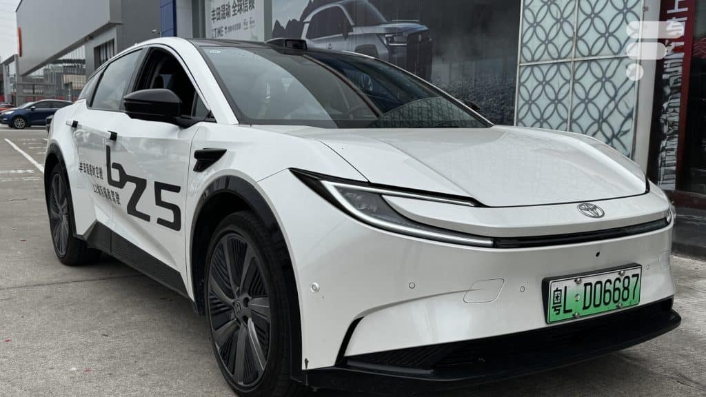 On a conduit le Toyota BZ5 électrique en Chine et le constat est rude malgré une technologie BYD — Frandroid