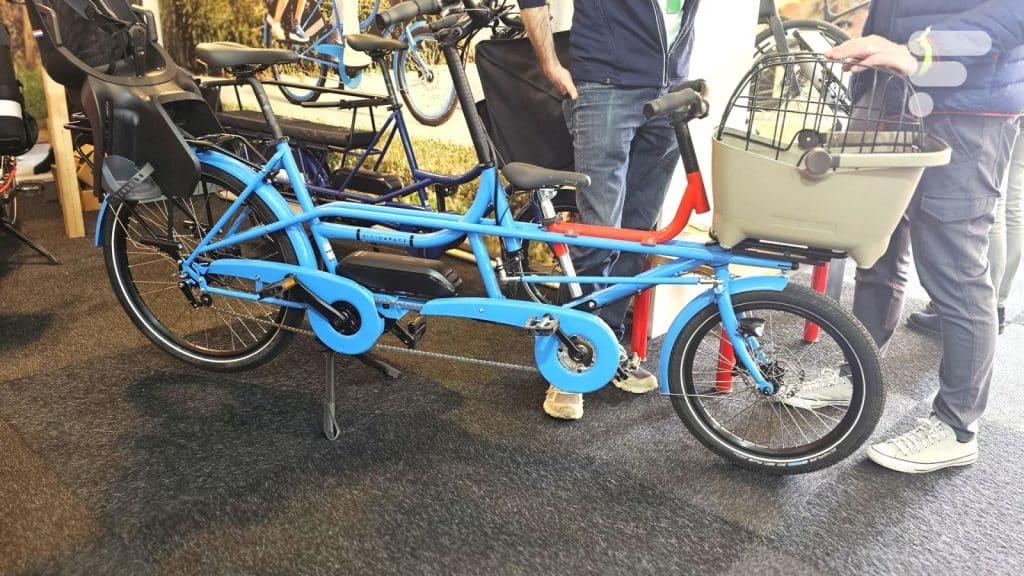 le tandem électrique avec un enfant devant et un moteur Bosch CX — Frandroid