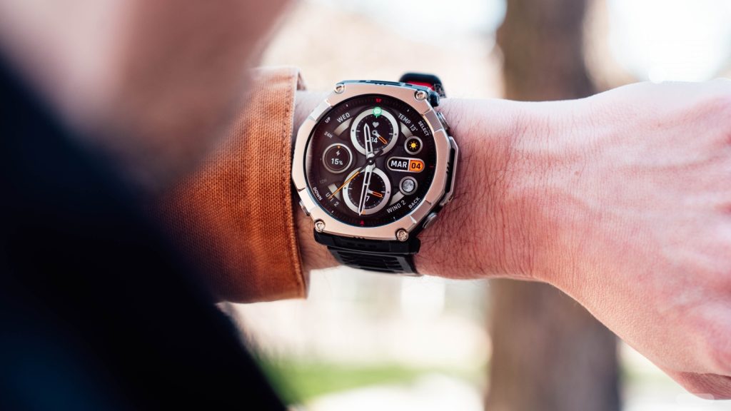 une montre outdoor solide, massive et ultra endurante — Frandroid