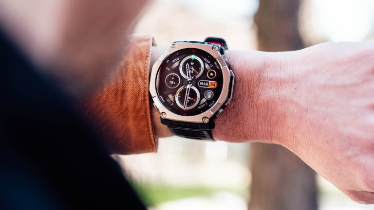 une montre outdoor solide, massive et ultra endurante — Frandroid
