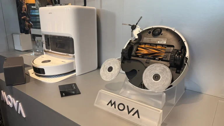 Mova V70 Ultra Complete : l’aspirateur robot qui étend sa serpillère