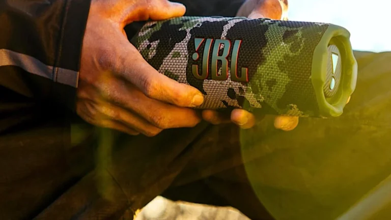 Au bord de la piscine, en camping, en rando… l’enceinte JBL Flip 7 vous suit partout (-40%)