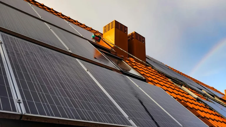 Panneaux solaires : pourquoi les prix continuent de grimper en avril