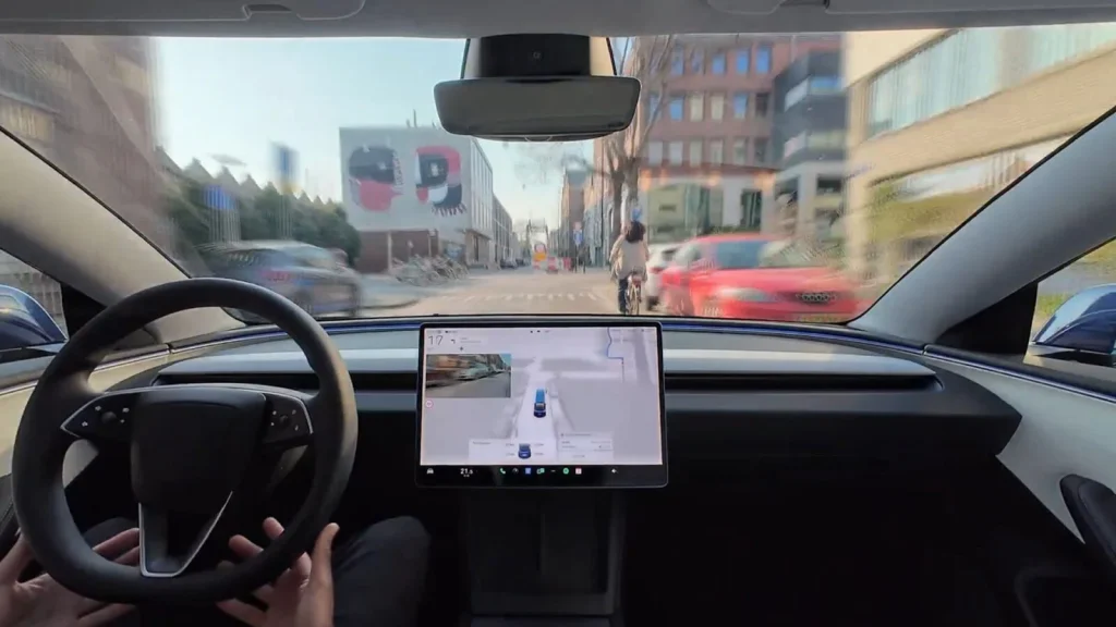 Tesla supprime l'Autopilot gratuit : il faudra désormais payer le prix fort pour rester dans sa voie